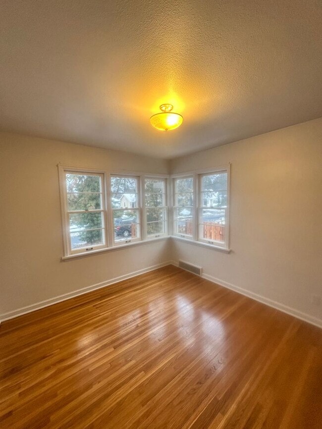 Building Photo - Adorable South HIll Home!