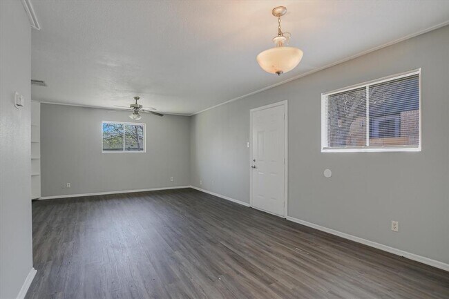 Foto del edificio - 1811 Magnolia Dr