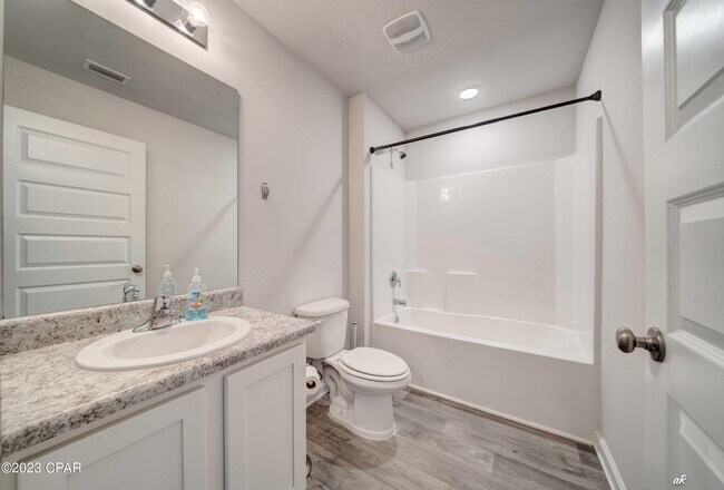 Foto del edificio - 4004 Brighton Blvd.