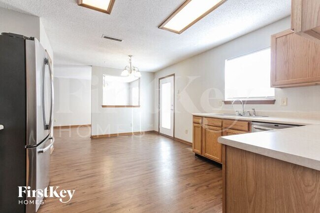 Building Photo - 301 Sunbeam Ln