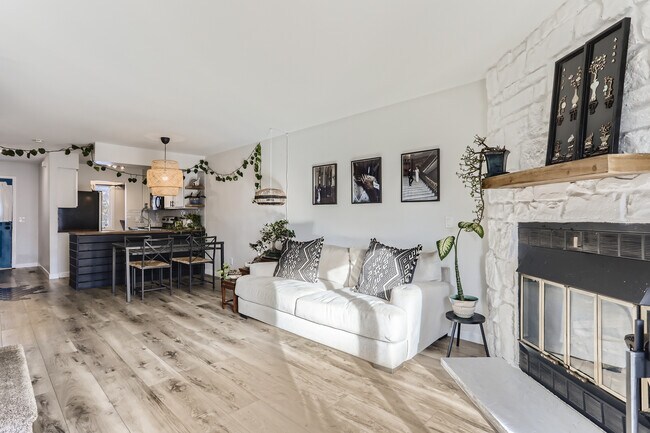 Building Photo - 14262 E Hawaii Cir