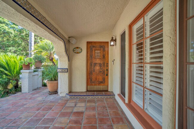 Foto del edificio - 2347 Glendon Ave