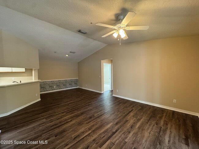 Building Photo - 7667 N Wickham Rd