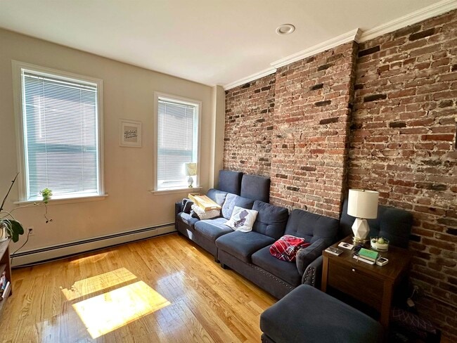 Building Photo - 273 Webster Ave
