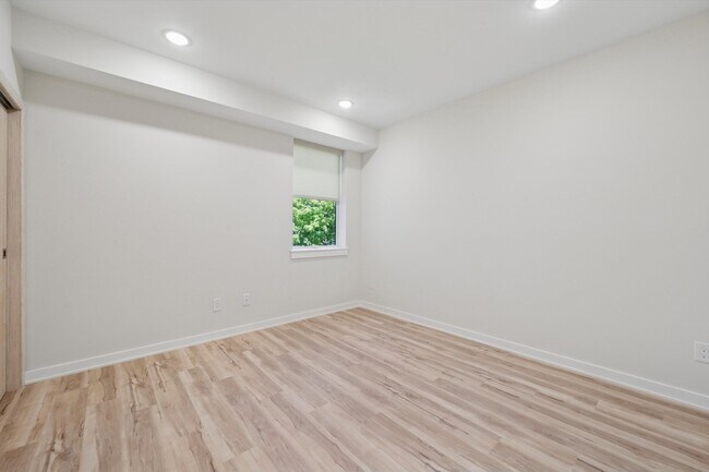 Building Photo - 3729 Lancaster Ave