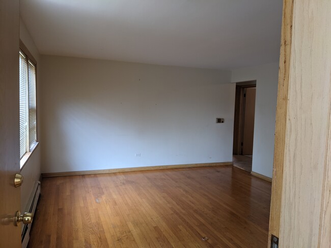 Building Photo - 3145 N Nordica Ave