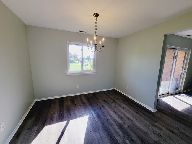 Foto del edificio - 1003 Spring Gate Rd