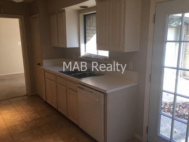 Building Photo - 8317 Northmeadow Cir