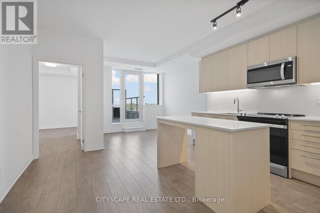 Building Photo - 286 Main St