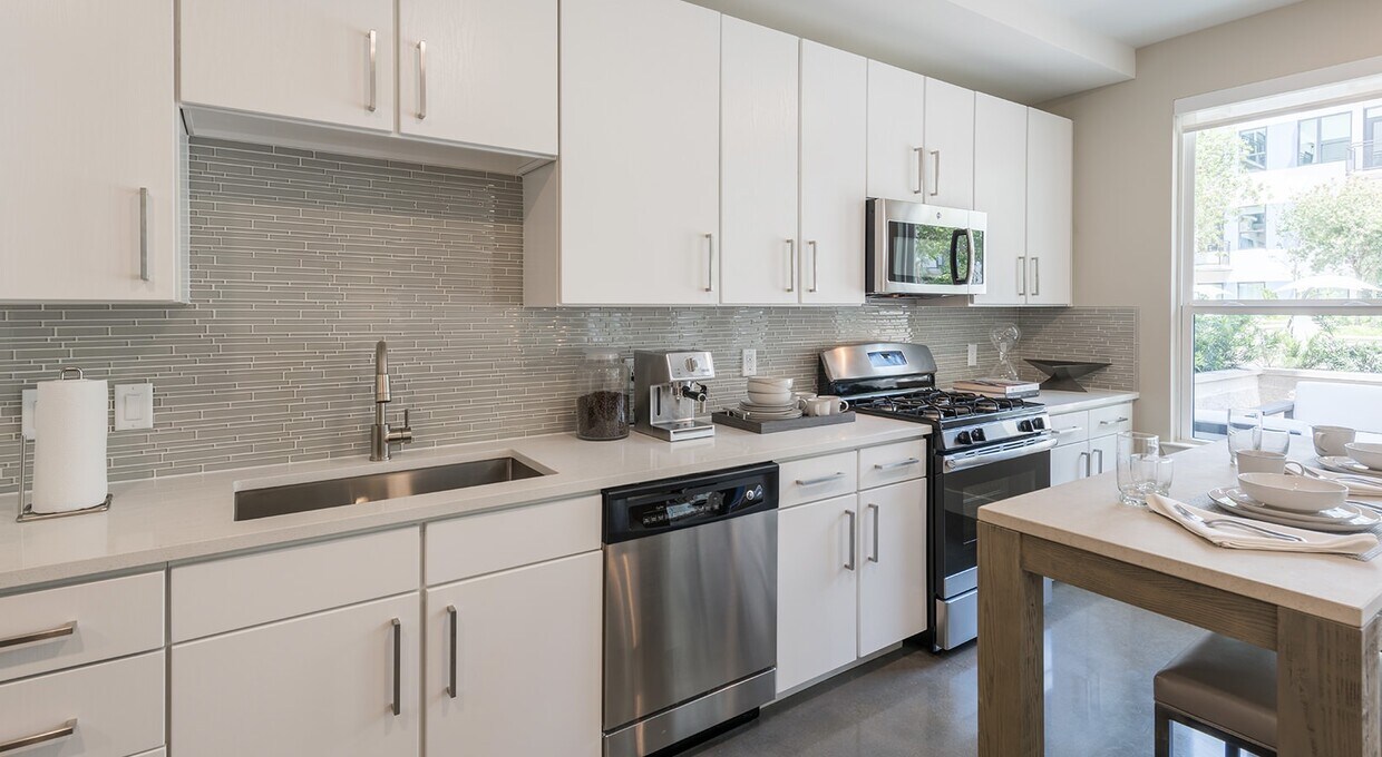 Foto principal - Now Leasing: Lower Rates & 1 Month Free Rent!