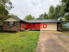 Building Photo - 3203 Cherokee Dr