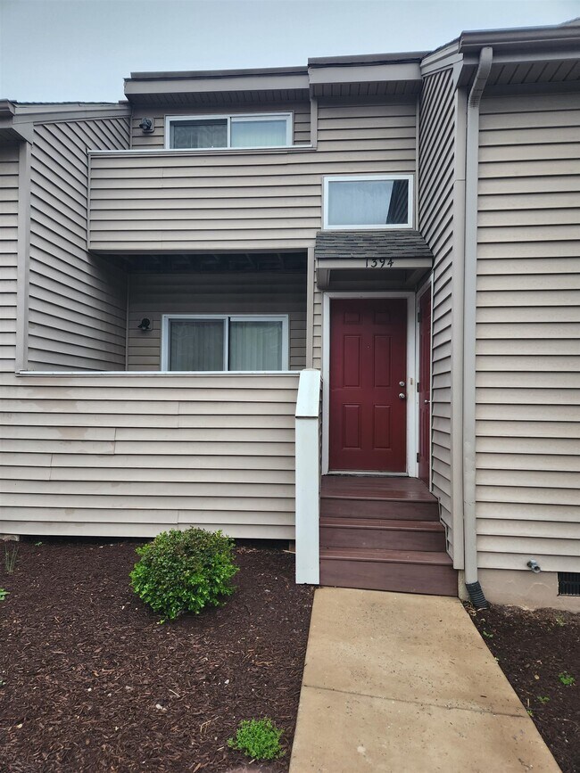 Building Photo - 1394 Bradley Dr