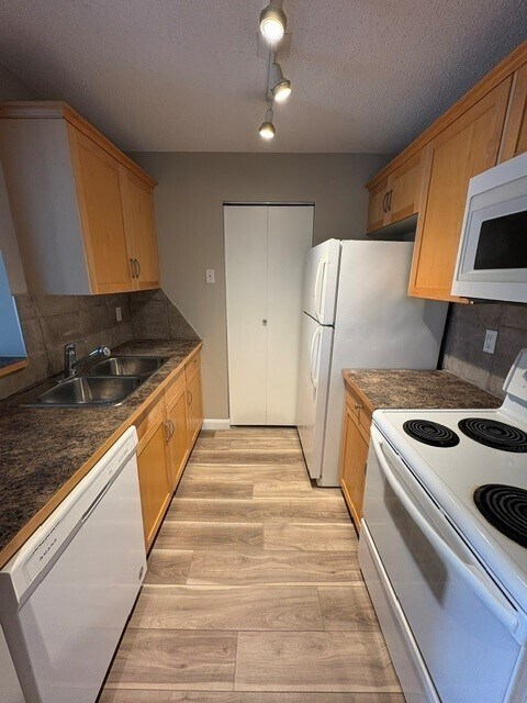 Photo du bâtiment - 2 Bed 1 Bath Unit in Calgary, AB