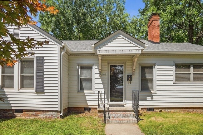 Building Photo - Fully Remodeled Home in the Heart of Belmont