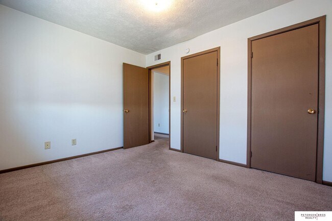 Foto del edificio - 8252 S 48th St