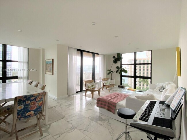 Building Photo - 1121 Crandon Blvd