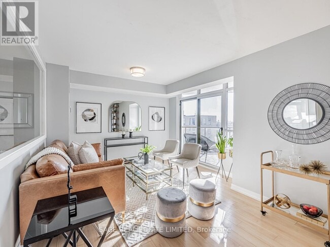Photo du bâtiment - 812-812 Lansdowne Ave