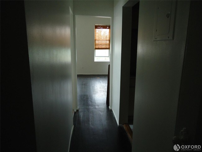 Building Photo - 3278 Steinway St