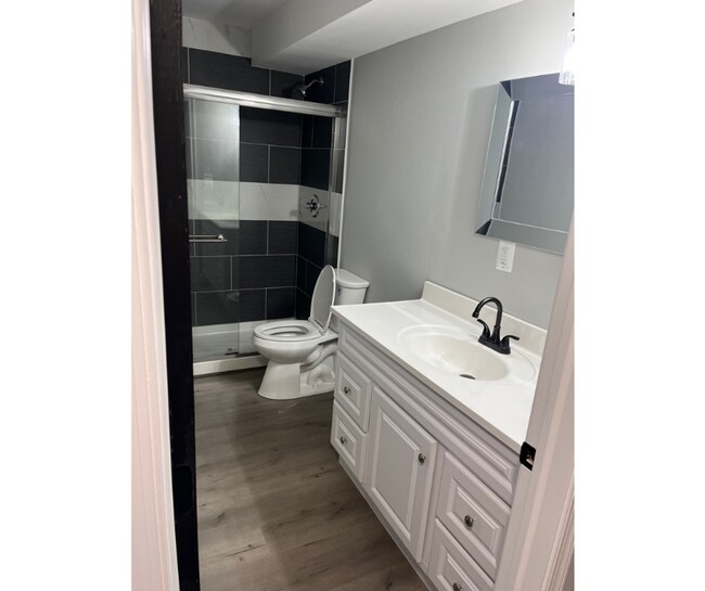 Foto del edificio - 4108 Groveland Ave