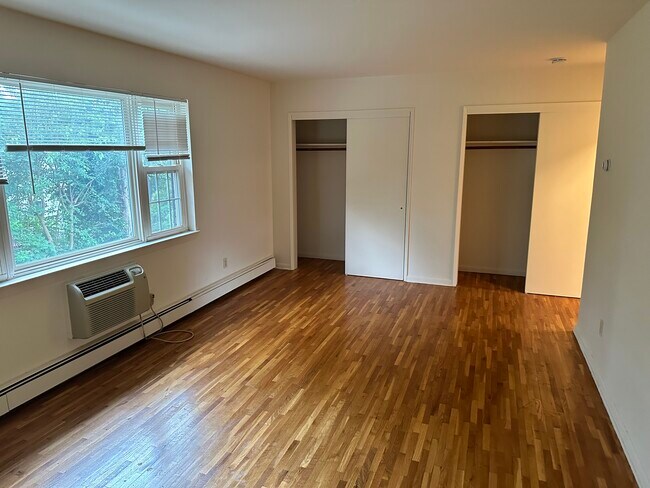Foto del edificio - 229 N Middletown Rd