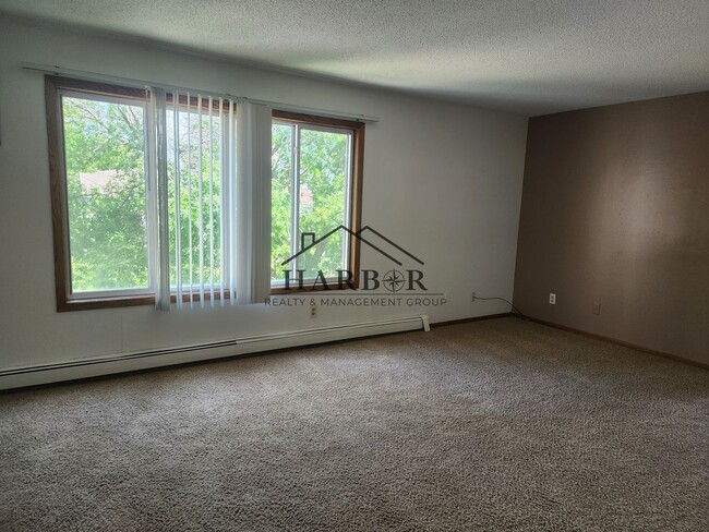 Building Photo - Hayfield Greens Apartments, 110 Bldg - 110...