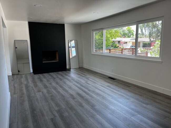 Building Photo - Fully Renovated 4 Bedroom, 2 Bathroom, 1,7...