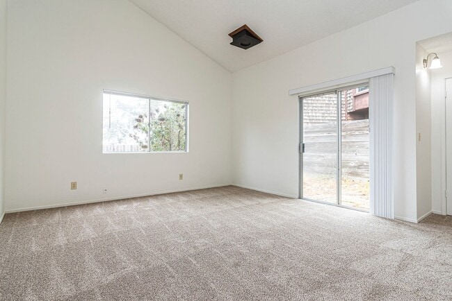 Building Photo - 1249 4th St