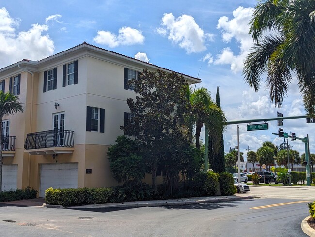 Foto del edificio - 2502 N Dixie Hwy