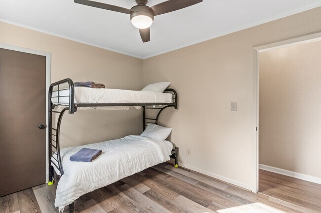 Foto del edificio - 417 N Crestwood Dr