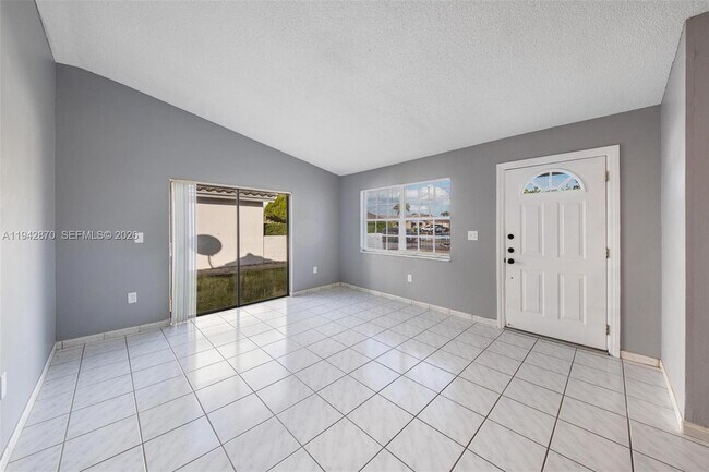 Foto del edificio - 2348 SW 138th Pl