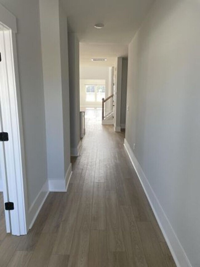 Building Photo - 445 Carrara Dr
