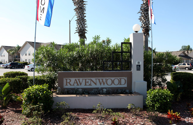 Letrero de entrada - Ravenwood Apartments