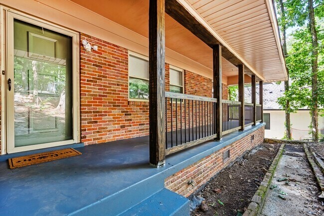 Building Photo - 5 bed / 3 Bath Furnished Rental House in Huntsville, AL 35801