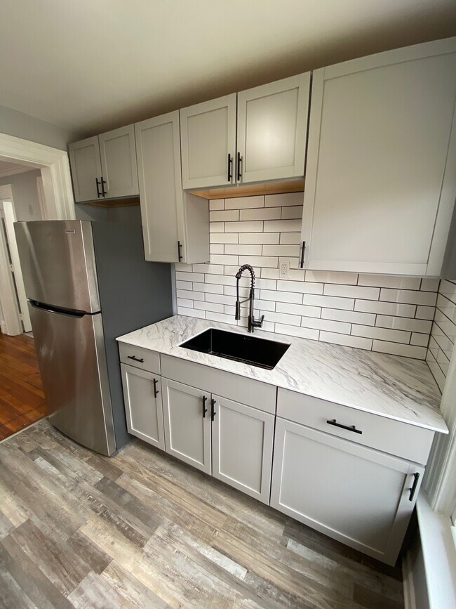 302 Barrington St Unit 2, Rochester, NY 14607 302 Barrington St