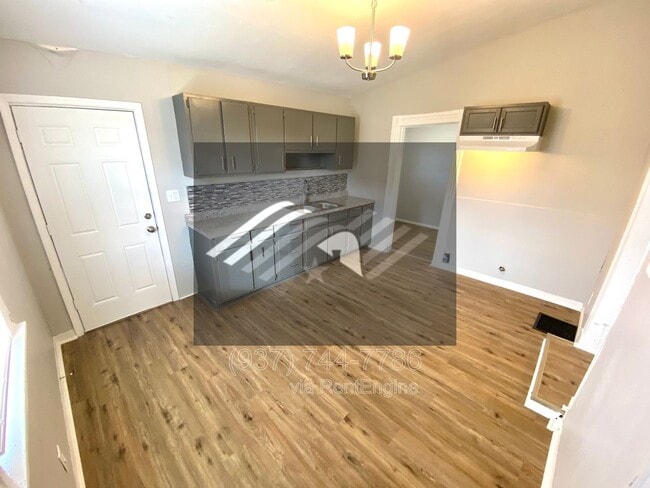 Building Photo - 906 Vine St