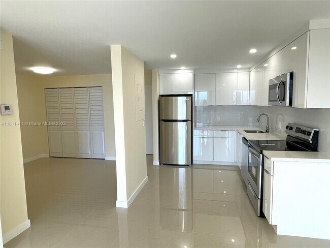 Foto del edificio - 16851 NE 23rd Ave