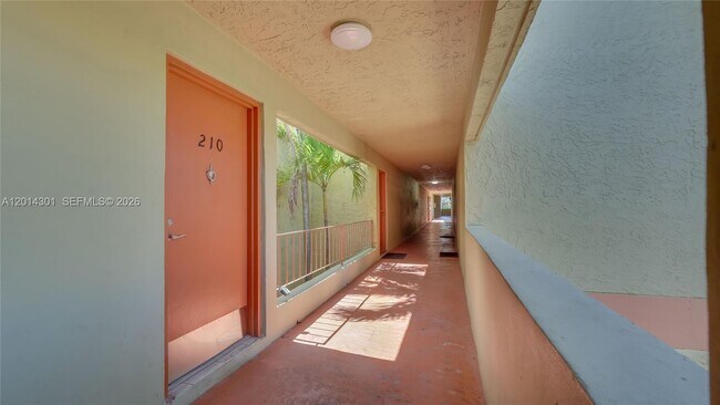 Foto del edificio - 9390 W Flagler St