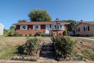 Building Photo - 6 Hammen Ave
