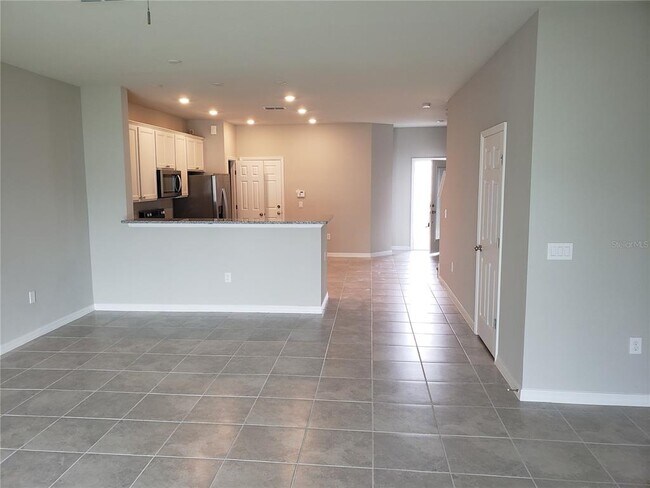 Building Photo - 3786 Plainview Dr