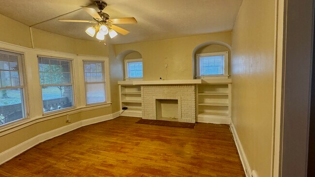 Living Room - Fire place - 3652 Hildana Rd