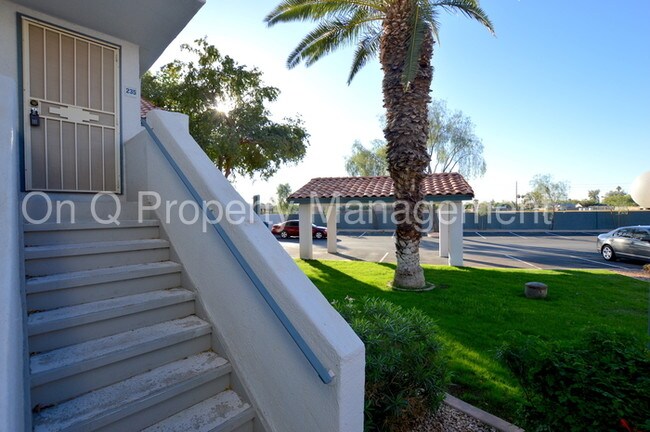Building Photo - 1800 W Elliot Rd