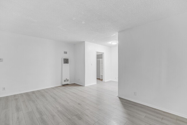 Building Photo - 3324 Drew St