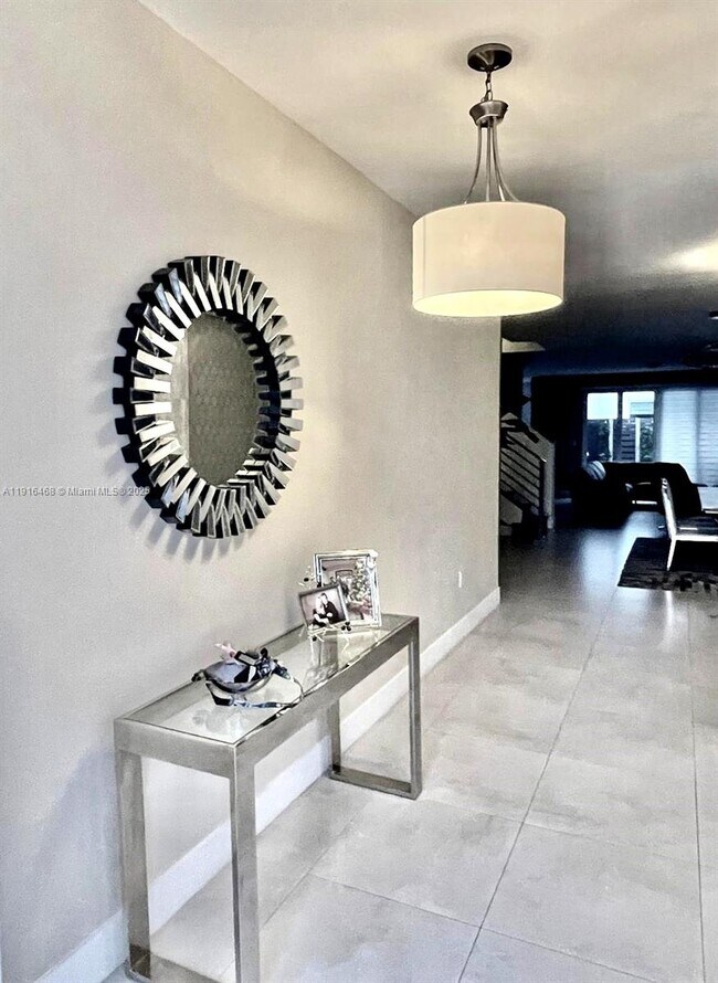 Foto del edificio - 6846 NW 103rd Ave