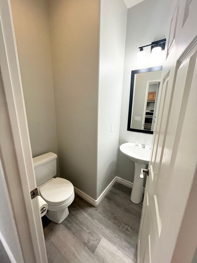 Foto del edificio - Beautiful 3 bedroom 2.5 bathroom home is M...