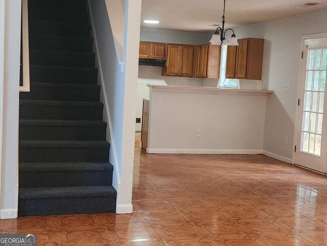 Building Photo - 10883 Knotty Pine Pl