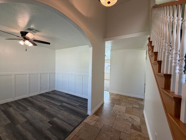 Building Photo - SPACIOUS HOME IN LAVERKIN FOR RENT!
