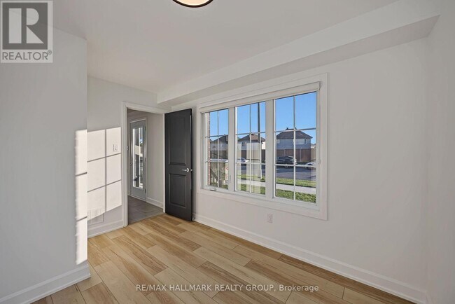 Photo du bâtiment - 422 Rolling Meadow Crescent