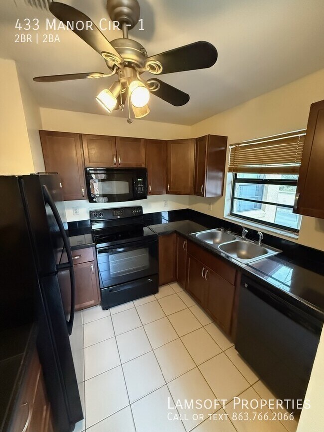 Building Photo - 433 Manor Cir