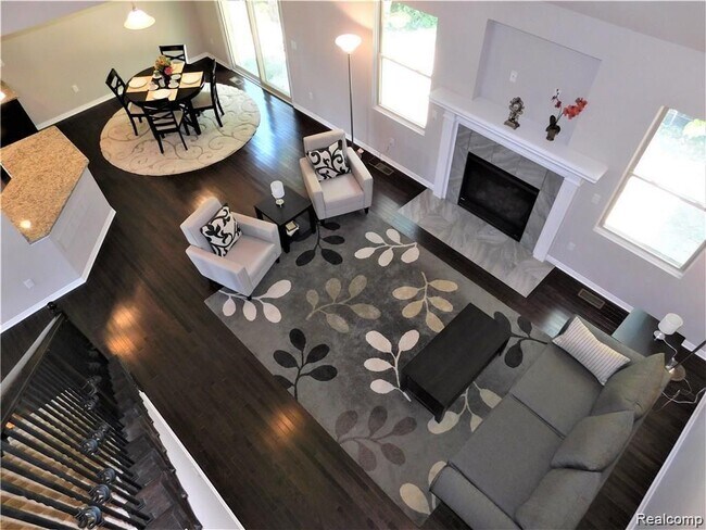Building Photo - 20955 Oak Ridge Dr