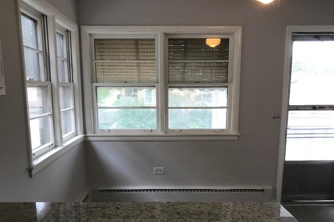 Building Photo - 8022 Oriole Ave